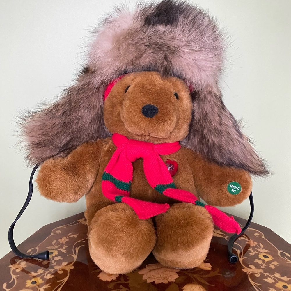 REAL fur trapper hat Tory Burch, new with tag, stay warm and fashion in winter